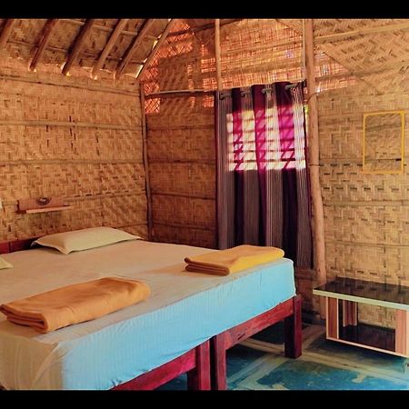 Om Shanti Om Home Stay & Cafe ハンピ エクステリア 写真