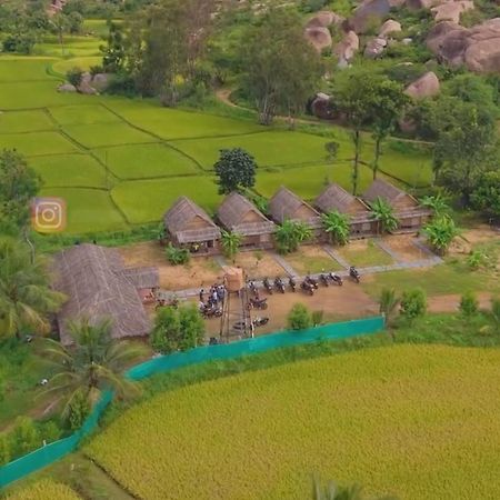 Om Shanti Om Home Stay & Cafe ハンピ エクステリア 写真