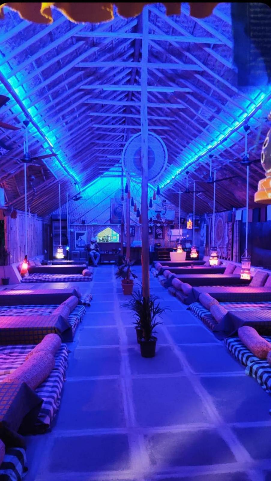 Om Shanti Om Home Stay & Cafe ハンピ エクステリア 写真