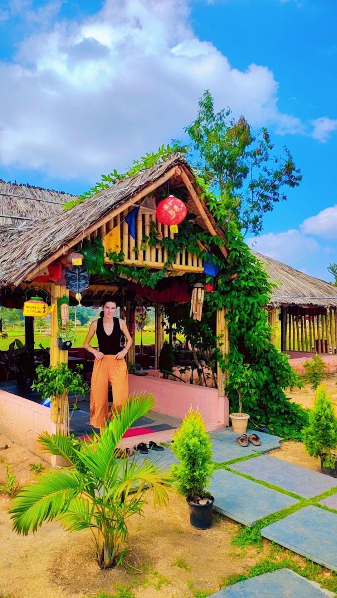 Om Shanti Om Home Stay & Cafe ハンピ エクステリア 写真