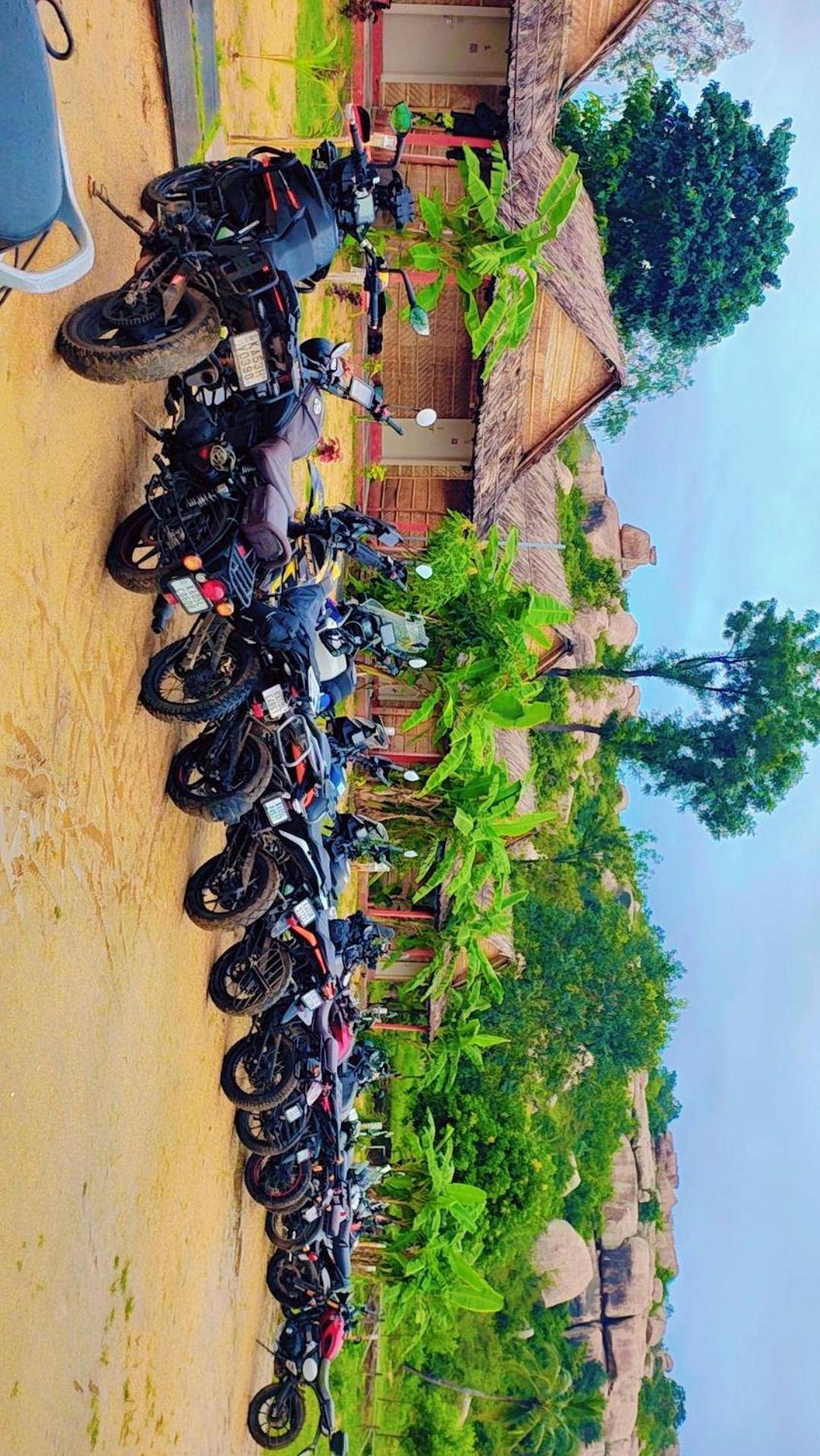 Om Shanti Om Home Stay & Cafe ハンピ エクステリア 写真