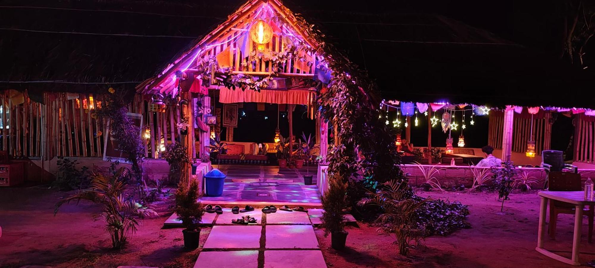 Om Shanti Om Home Stay & Cafe ハンピ エクステリア 写真