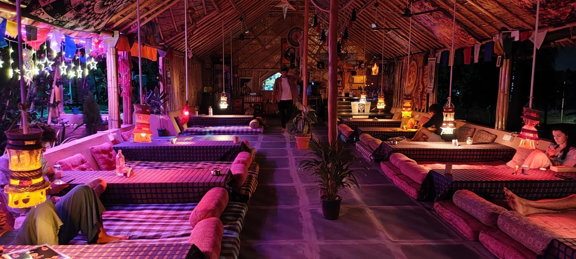 Om Shanti Om Home Stay & Cafe ハンピ エクステリア 写真