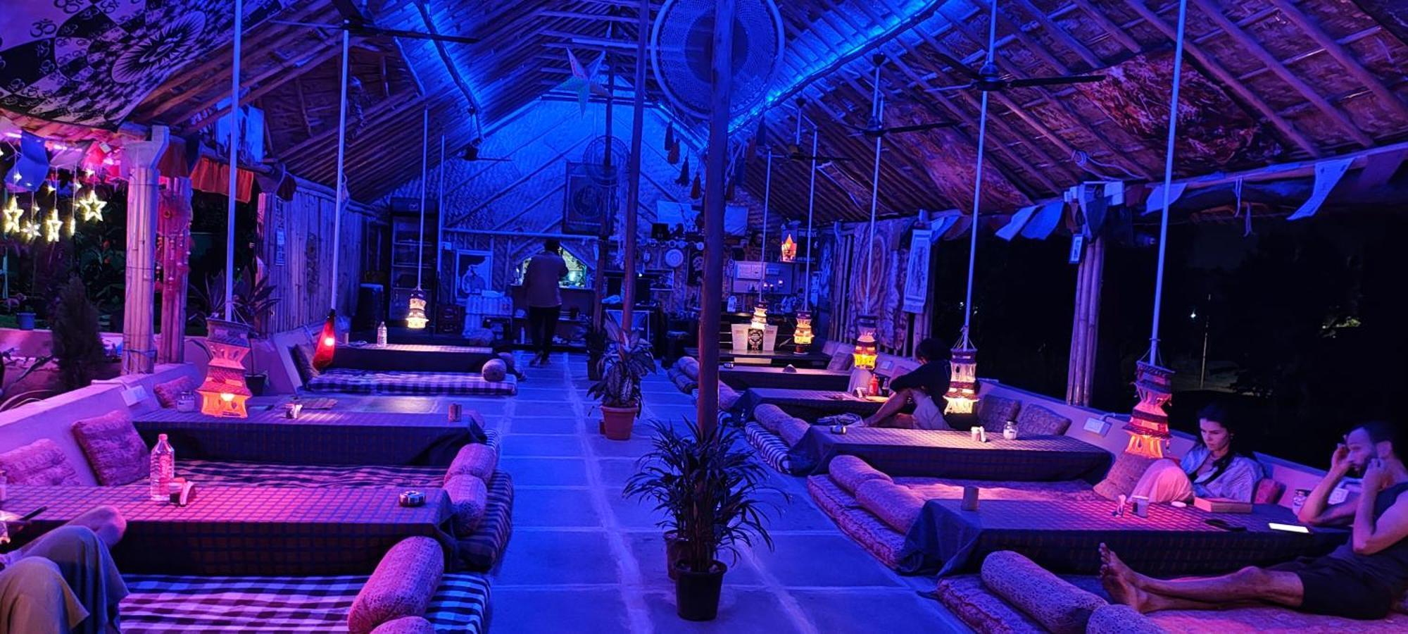 Om Shanti Om Home Stay & Cafe ハンピ エクステリア 写真