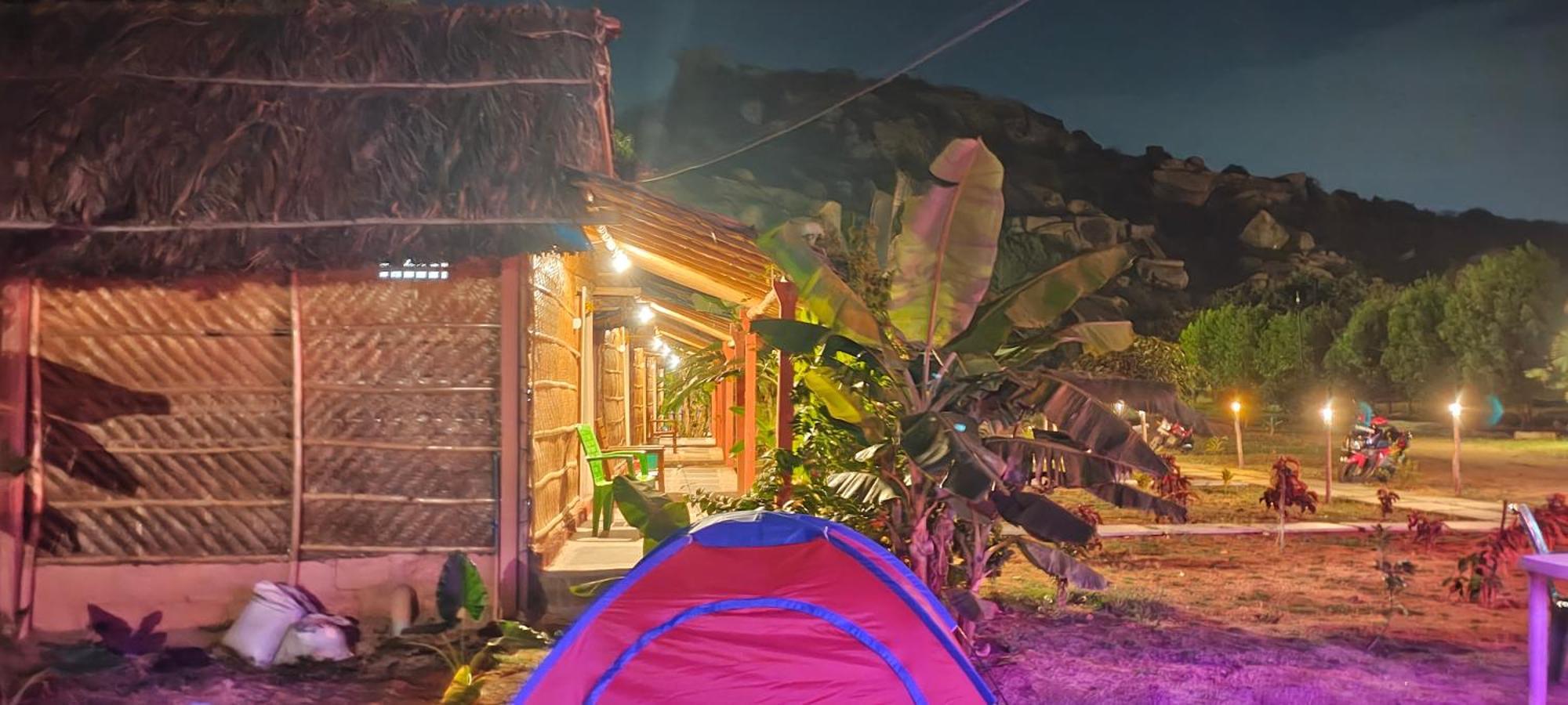 Om Shanti Om Home Stay & Cafe ハンピ エクステリア 写真