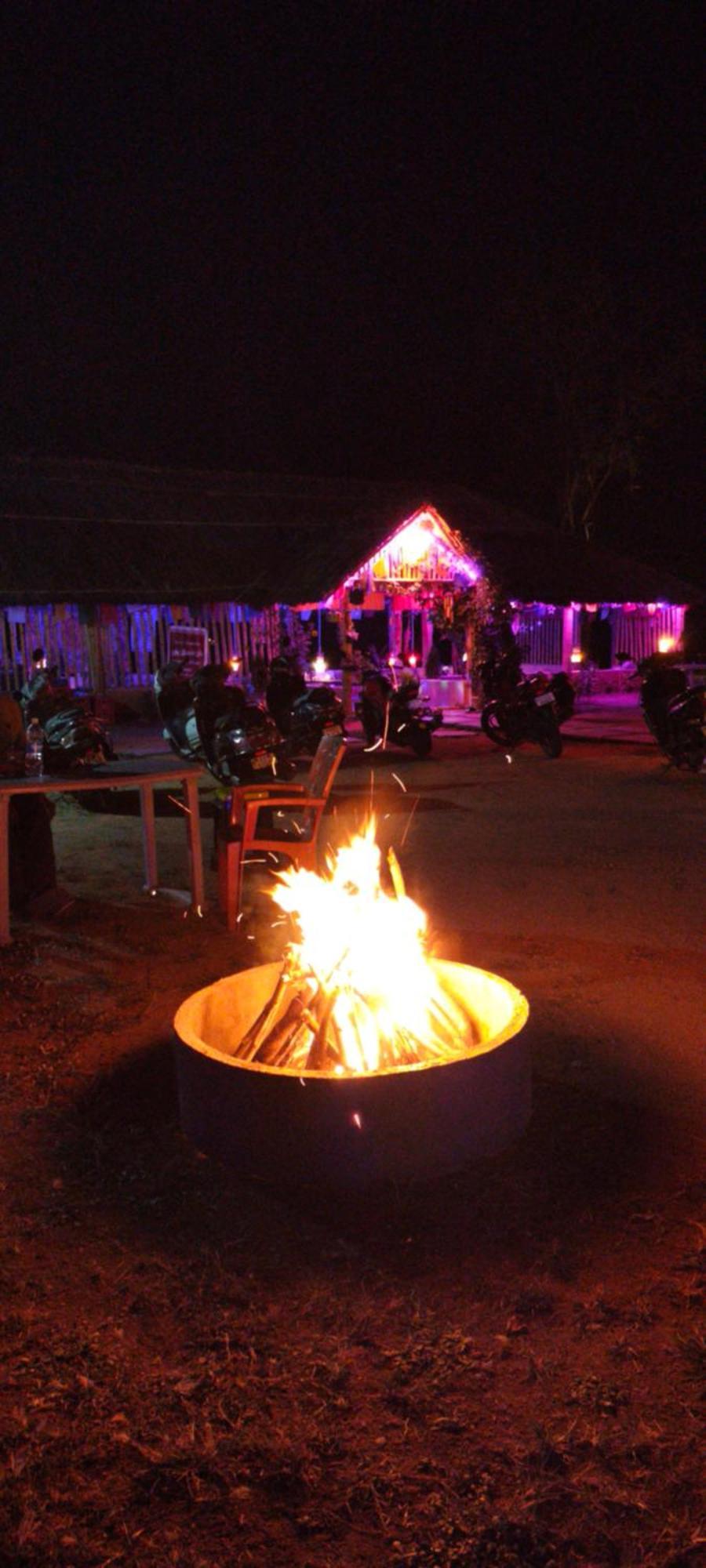 Om Shanti Om Home Stay & Cafe ハンピ エクステリア 写真