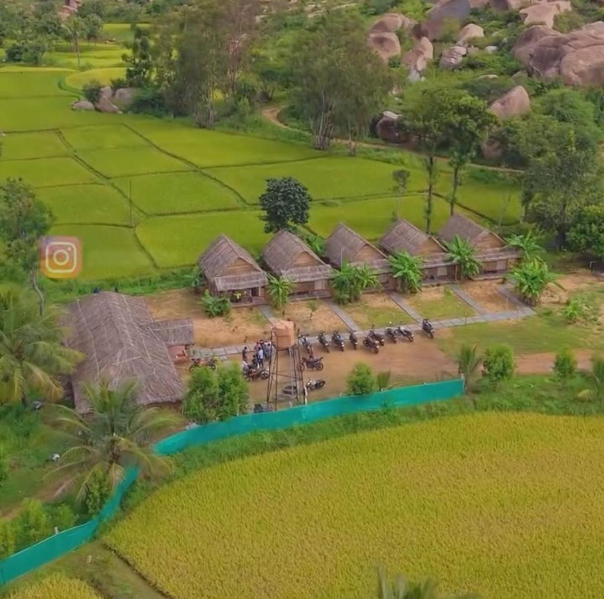 Om Shanti Om Home Stay & Cafe ハンピ エクステリア 写真